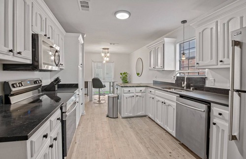 South Baton Rouge House | MIRKWOOD- Level Up Your Stay 3/2 House with Arcade in the heart of Baton Rouge