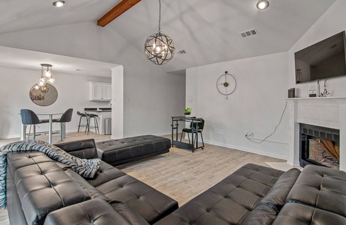 South Baton Rouge House | MIRKWOOD- Level Up Your Stay 3/2 House with Arcade in the heart of Baton Rouge