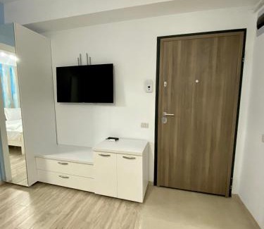 Constanta Apartment | Mirror Lake Apartments