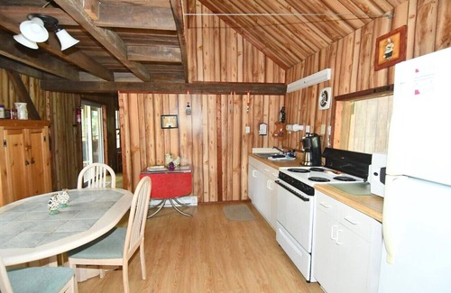 Berkeley Springs House | Mishka (Bear Cub Retreat)at Sleepy Creek