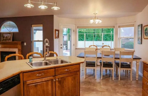 Baker City House | Miss A's Place, Beautiful! Nice Neighborhood! 3 Bdrm, Last Min. Discounts!