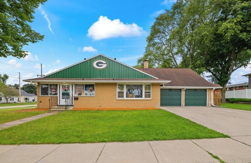 Green Bay House | Miss Liberty Lambeau