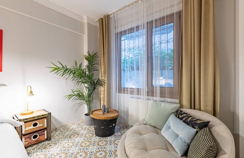 Uskudar Apartment | Missafir Flat with Bosphorus View in Kuzguncuk
