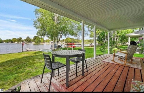 Lake City Cottage | Missaukee Sunset Cottage in Lake City, on Lake Missaukee