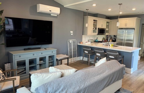Central Mission Beach Condo | Mission Beach 3-bedroom Ocean and Mission Bay views condo in San Diego with AC