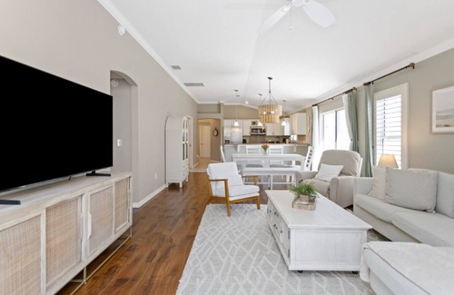 Lady Lake House | Mission Hills Home (Mission Hills)