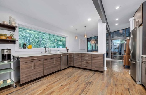 Rossville House | ♥ Mission Ridge Midcentury - Family Friendly - Valley Views - High Speed Wifi