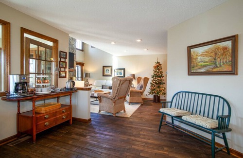 Ashley Oaks House | Misty Lake - Hot Tub+Lake Access+Games+MORE!