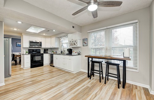 Indianapolis House | Misty Lake House - 2,200SF+ 5BR! Pet Friendly! Lake View Backyard w/Furniture