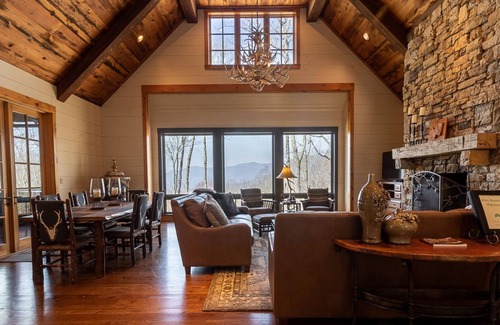 Sylva House | Misty Mountain Hideaway: A sanctuary in Balsam Mountain Preserve, with year round views and hot tub!