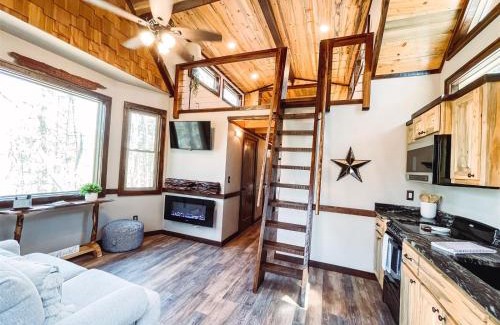 Morganton House | Misty Mountain Treehouse - Luxurious Mountain Views, Hot Tub, Pet Friendly, Porch Swing - Morganton, GA