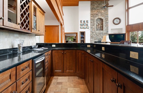Clyde House | Misty Mountain with Luxury Views!