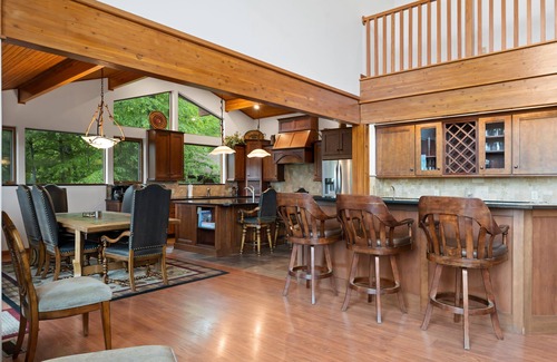 Clyde House | Misty Mountain with Luxury Views!
