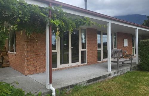 Fox Glacier House | Misty Peaks Guesthouse
