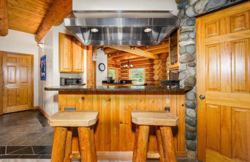 Alyeska House | Misty Pines Lodge
