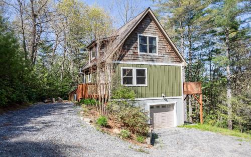 Fairview House | Misty Woods Chalet