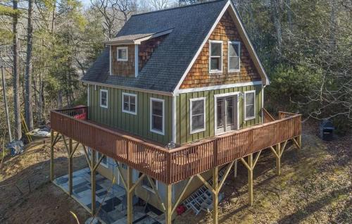 Fairview House | Misty Woods Chalet