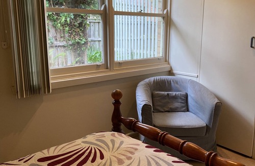 Mitcham House | Mitcham Station Queen Bed Room Shared Bathroom