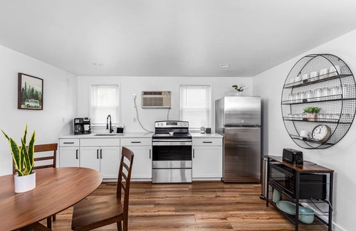 Ludington Apartment | Mitten Flats #1 - 1 Block to the beach!