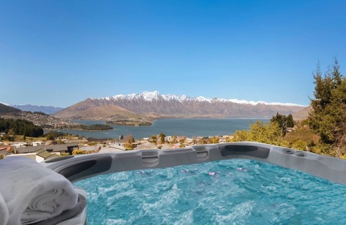 Fernhill House | Mizumi Villa by MajorDomo - Lake Views and Spa Pool