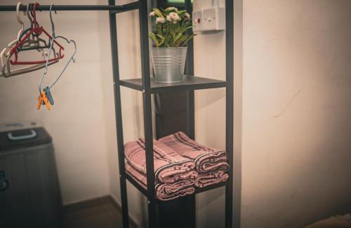 Jenjarom Apartment | MKB Homestay - Landed Studio room with 2 Queen bed and Free gated Parking
