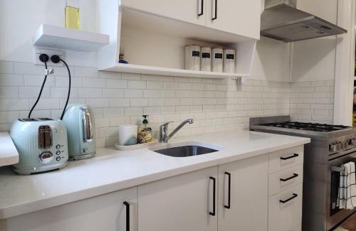 Lower Hutt House | MKM Villa - Cozy House in Central Lower Hutt
