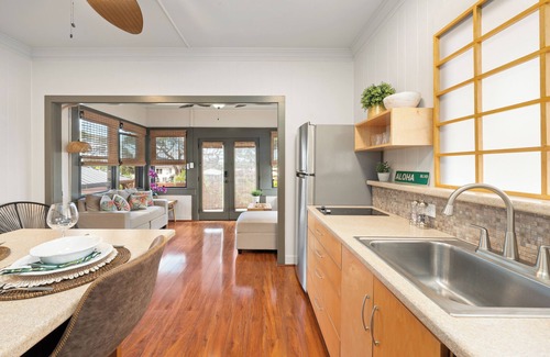 Wailuku Condo | MKT 233A $299 Fall Specials at Remodel 3Bedroom Hawaiiana Guest House in Wailuku