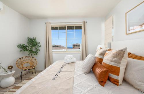 Makaha Valley House | #ML - Aloha Hoʻonani 3BR Home - MT & Ocean Views!