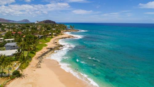 Makaha Valley House | #ML - Aloha Hoʻonani 3BR Home - MT & Ocean Views!