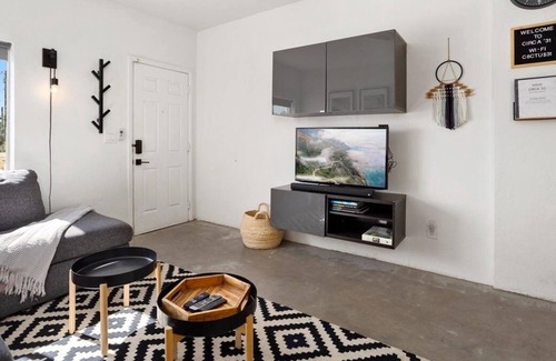 Garfield House | MMB Circa 31 ~ Minimal Modern Bungalow Downtown Phoenix