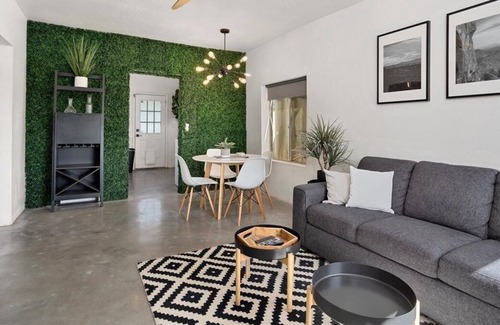 Garfield House | MMB Circa 31 ~ Minimal Modern Bungalow Downtown Phoenix