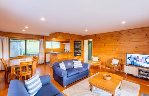 Blackpool House | Moa Cottage in Oneroa Village