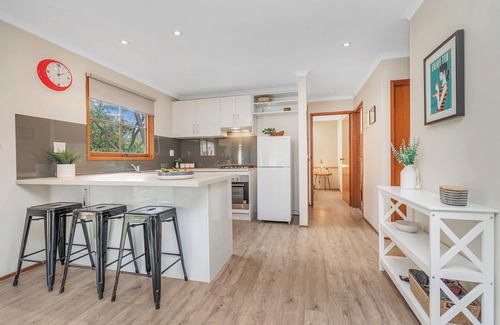 Moama Cabin | Moama Riverfront Escape: Pool, Fun + Space for Everyone!