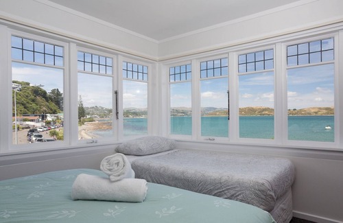 Plimmerton House | Moana Lodge - Guest House