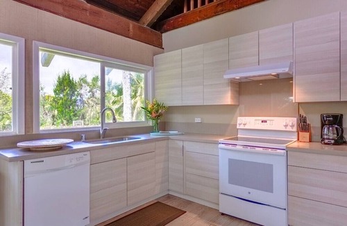 Kahuku House | Moani Kai - Beachfront,Gated,Hot tub,Pickleball Ct