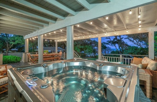 Kahuku House | Moani Kai - Beachfront,Gated,Hot tub,Pickleball Ct