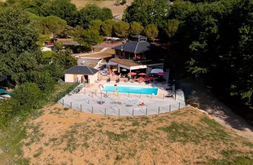 Lissac-sur-Couze House | Mobil-home Confort PMR 29m² (2bedroom) + LV + TV + semi-covered terrace 6m² 4 people. 6 people
