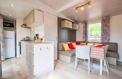 Greoux-les-Bains House | Mobil-home | Ultimate | 3 Ch. | 6 pers. | Raised terrace | A/C | TV