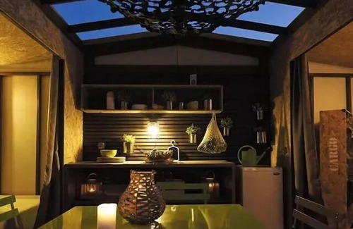 Ribes House | Mobil-toilé Maori from Wednesday to Wednesday in season 4 people