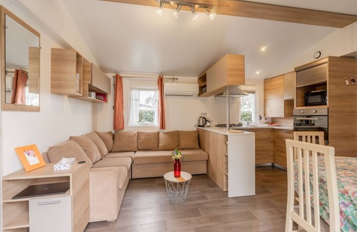 Saint-Georges-de-Didonne RV Rental | Mobile Home 'O Petit Lieu' with Shared Pool, Wi-Fi and Air Conditioning