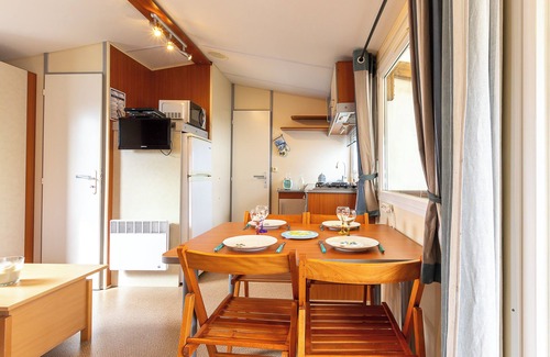Bretignolles-sur-Mer RV Rental | Mobile Home 'Mobil Home Bretignolles' with Shared Pool, Private Terrace and Air Conditioning