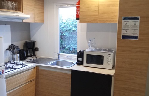Les Mathes RV Rental | Mobile Home 'Au Bon Repos' with Private Terrace, Wi-Fi and Air Conditioning