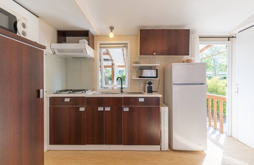 La Roque-d'Antheron House | Mobile Home 'Chez Fred' with Shared Pool, Wi-Fi and Air Conditioning