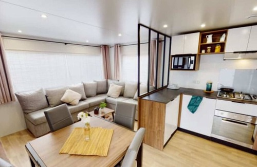 Gastes RV Rental | Mobile Home 'Gastes' with Shared Pool, Private Terrace and Air Conditioning