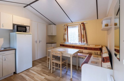 Saint-Pompont House | Mobile Home 'La Truffière' with Shared Pool, Private Terrace and Private Garden