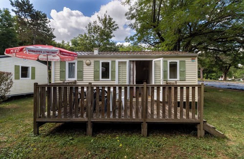 Saint-Pompont House | Mobile Home 'La Truffière' with Shared Pool, Private Terrace and Private Garden