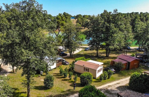 Douville House | Mobile home near a fishing pond