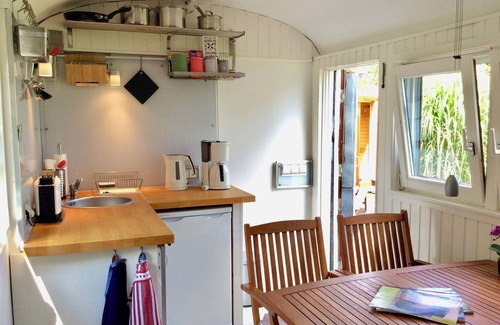 Nordermeldorf House | Mobile Home 'Traumwagen An Der Mühle' with Private Terrace, Shared Garden and Wi-Fi