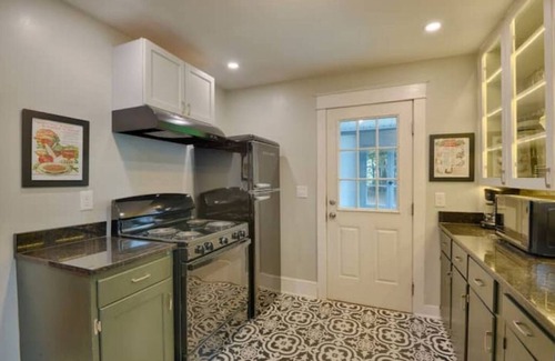 Johnson City House | Mobility-friendly 3 bed 3 bath near Binghamton University on quiet cul de sac