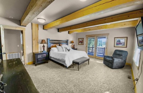 Meadow View Heights House | Moccasin Lodge
